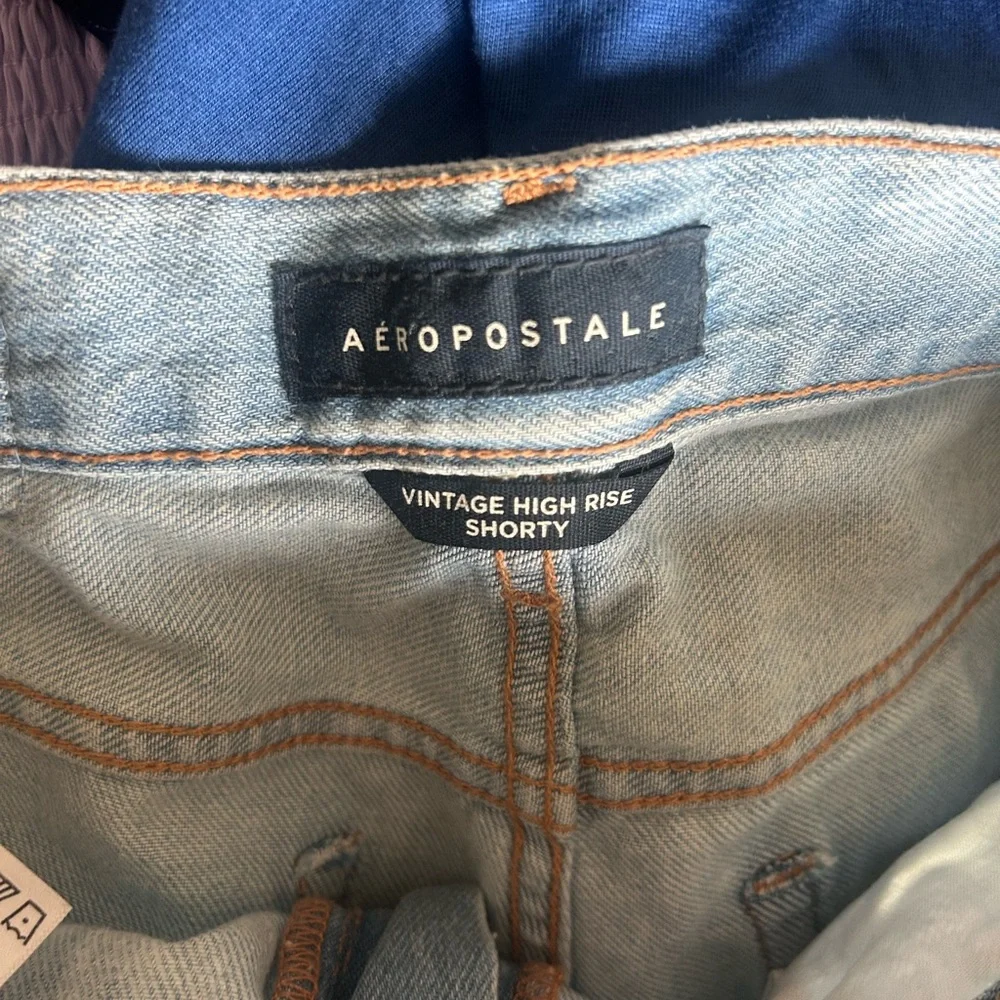 Aeropostale Women’s Size 4 Vintage High-Rise Jean Shorts Distressed Light Wash